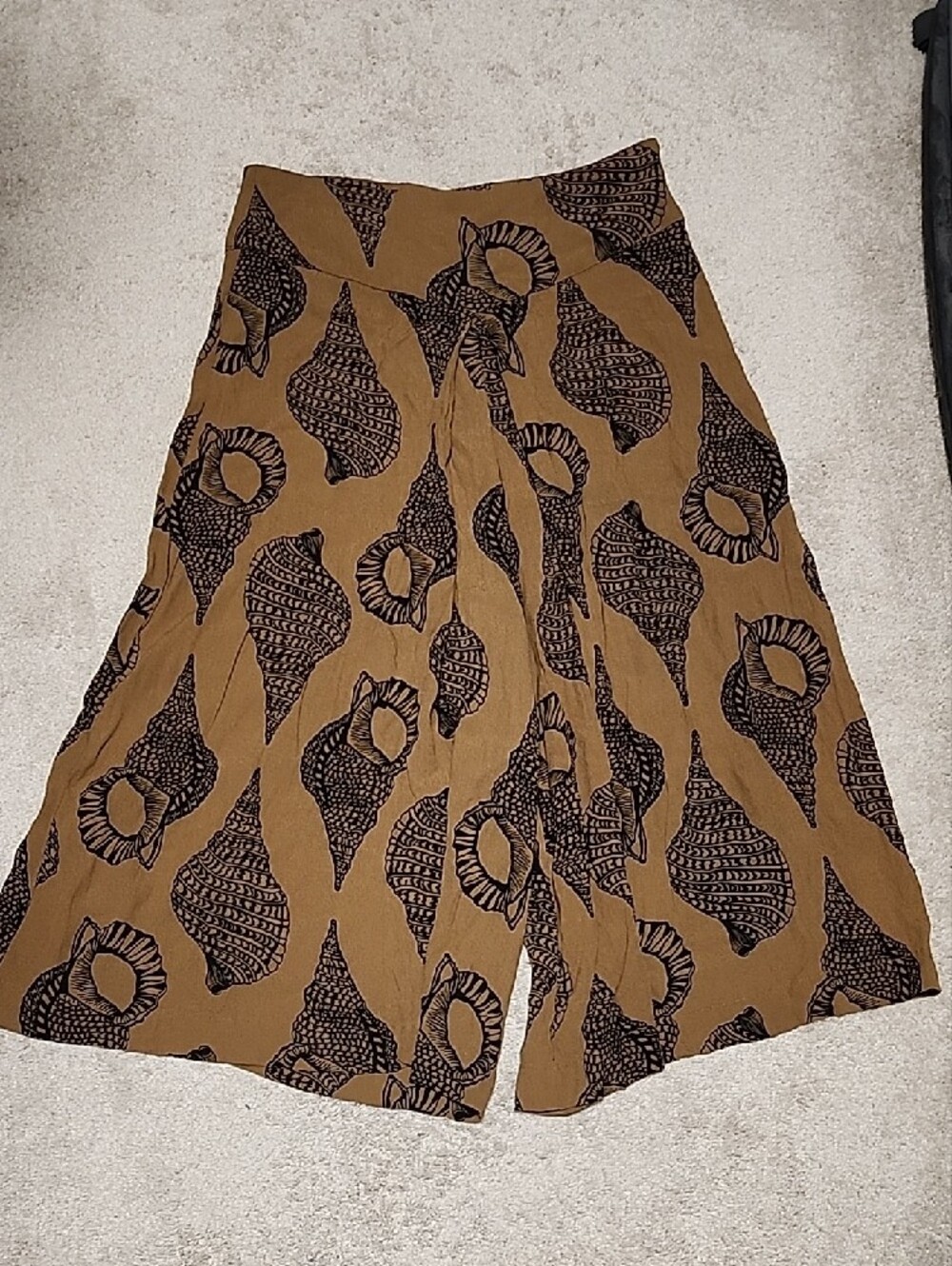 MANAOLA Pū Seashell Yellow Cropped Wide Leg Pants XS/S